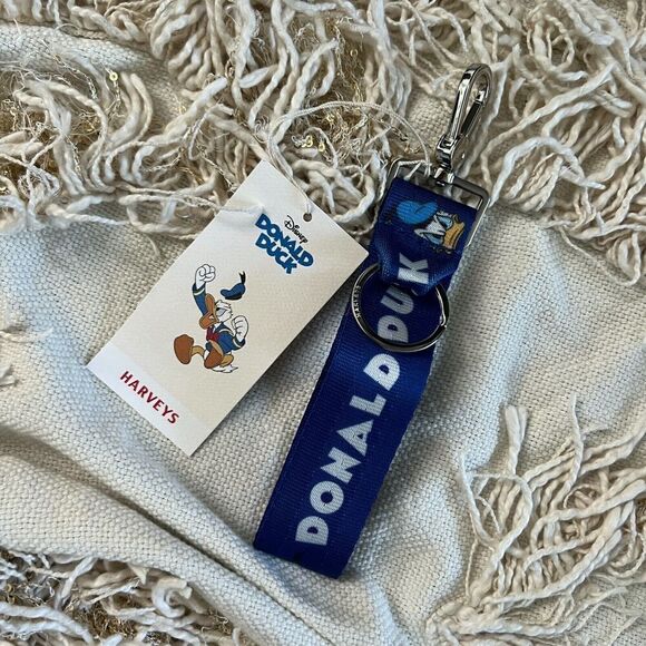Harveys Seatbelt Donald Duck CNG Click & Go Keychain NEW - Picture 1 of 3